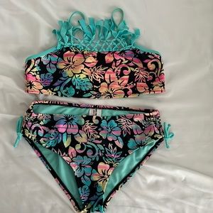 Size 14 girls two pieces bathing suite brand Arizona Jeans and Breaking Waves